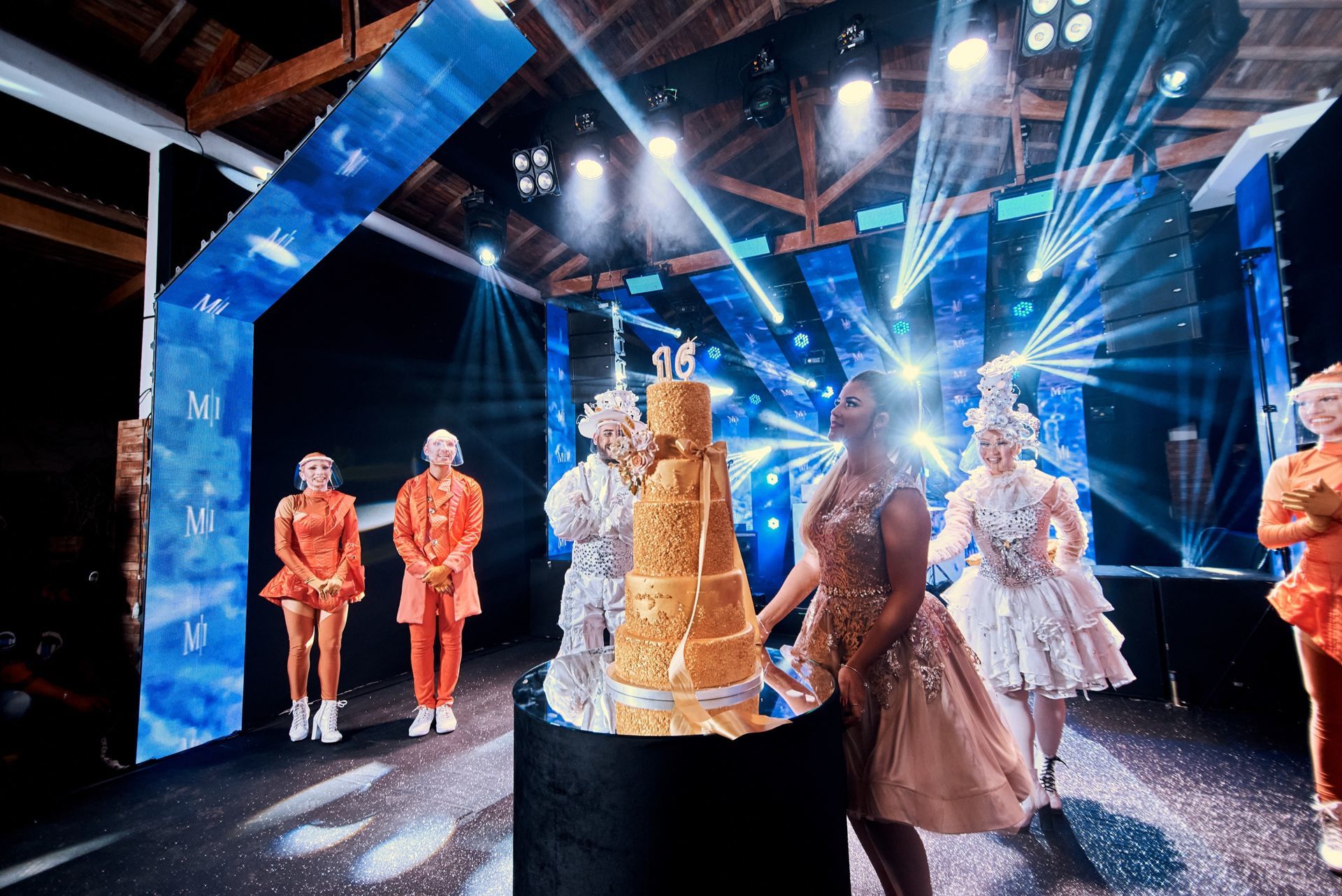 Foto Maria Isabella - Sixteen Foto Maria Isabella - Sixteen - Imagem 44