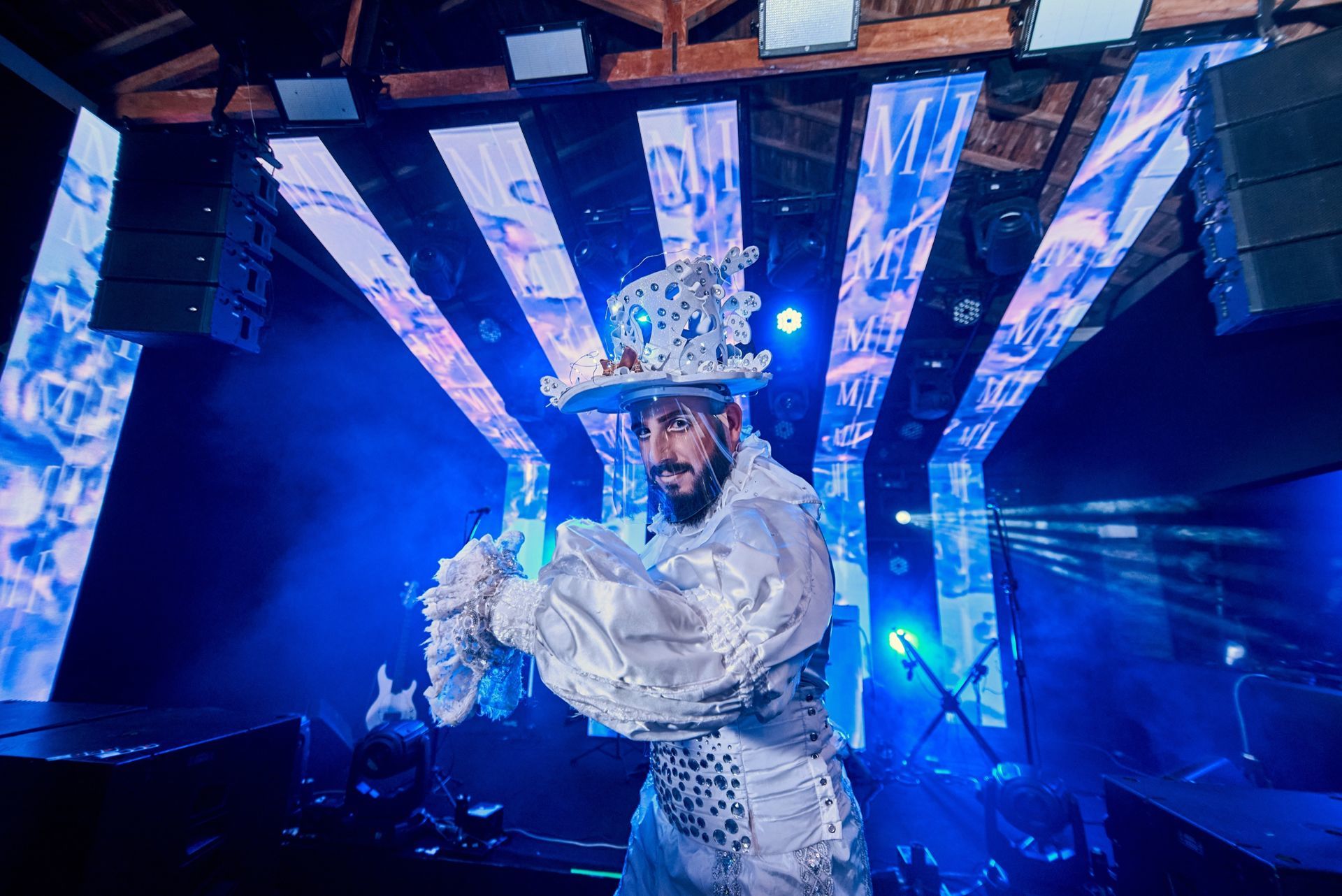 Foto Maria Isabella - Sixteen Foto Maria Isabella - Sixteen - Imagem 42