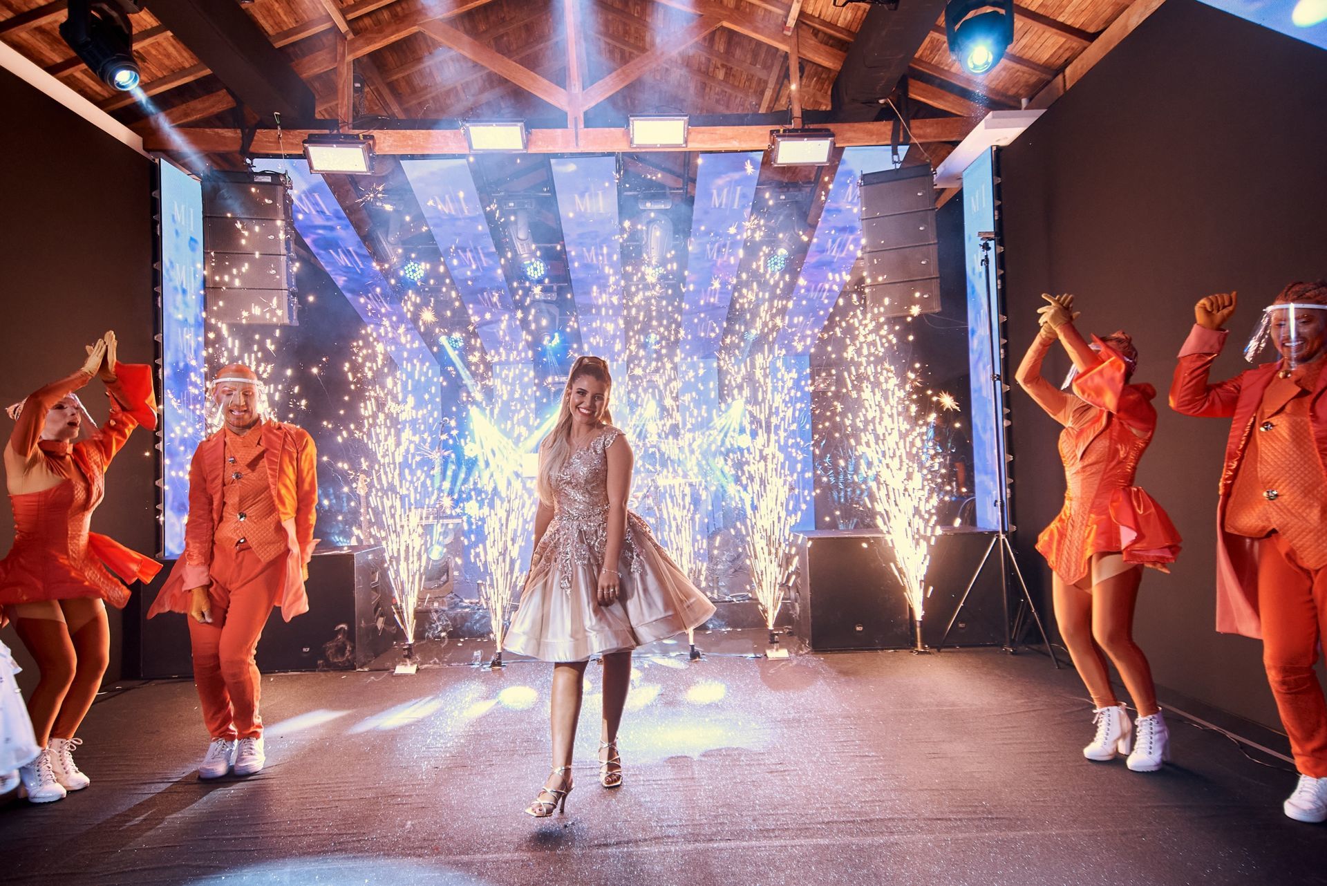 Foto Maria Isabella - Sixteen Foto Maria Isabella - Sixteen - Imagem 40