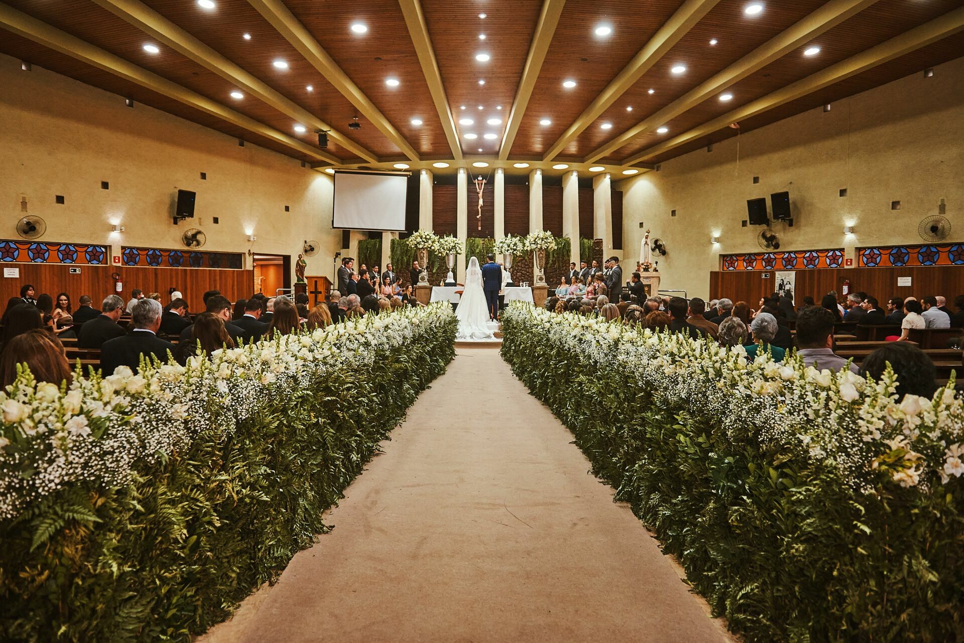 Foto Casamento espetacular Mariana e Marcos no Santuário NS de Fatima e Zion, Bauru - SP - Imagem 19