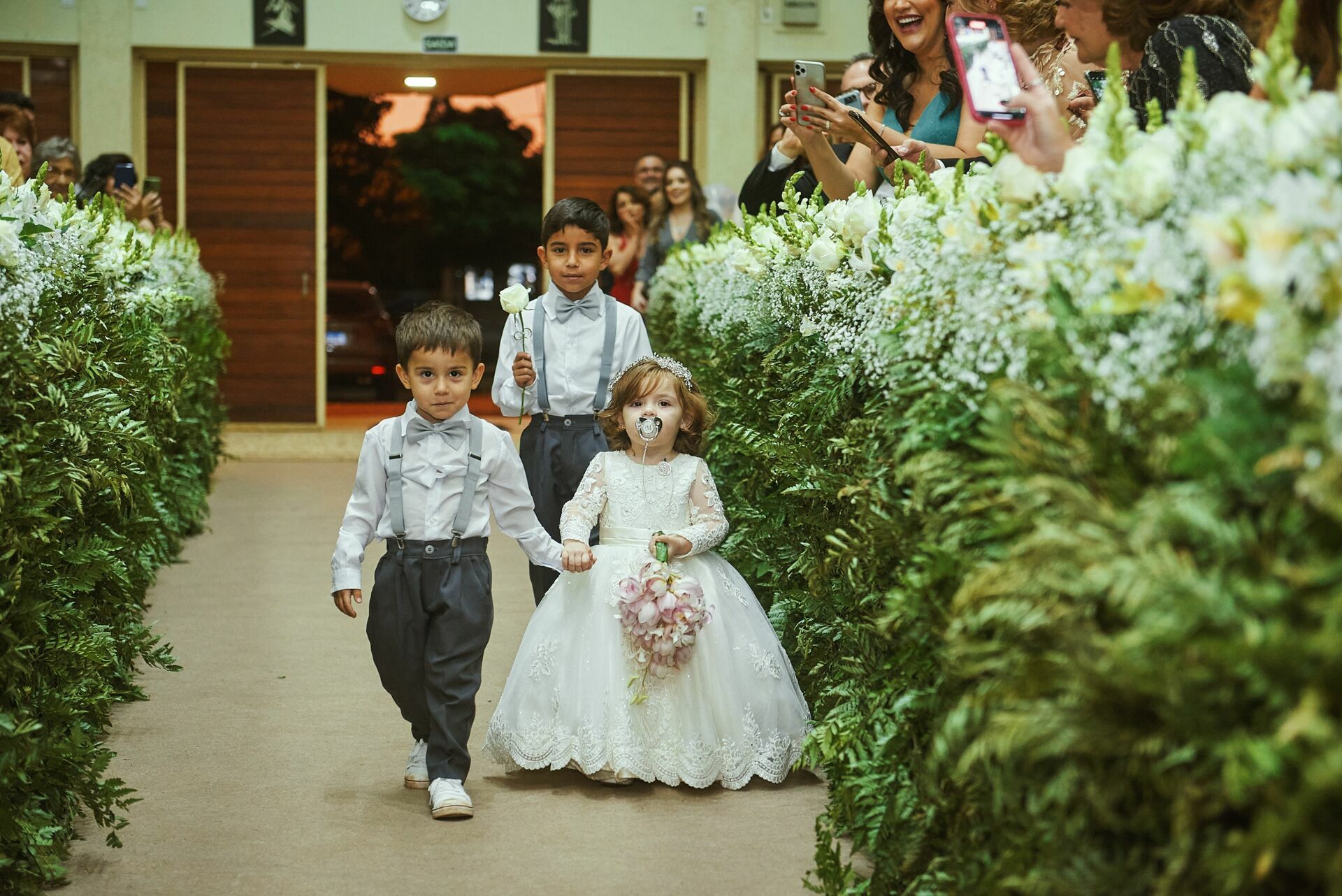 Foto Casamento espetacular Mariana e Marcos no Santuário NS de Fatima e Zion, Bauru - SP - Imagem 21
