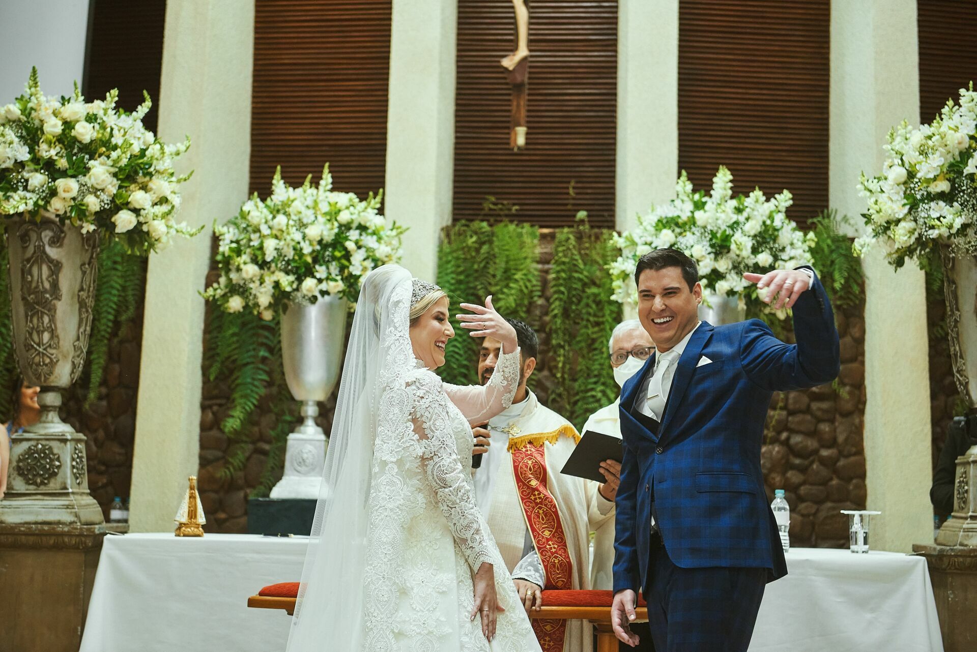 Foto Casamento espetacular Mariana e Marcos no Santuário NS de Fatima e Zion, Bauru - SP - Imagem 26