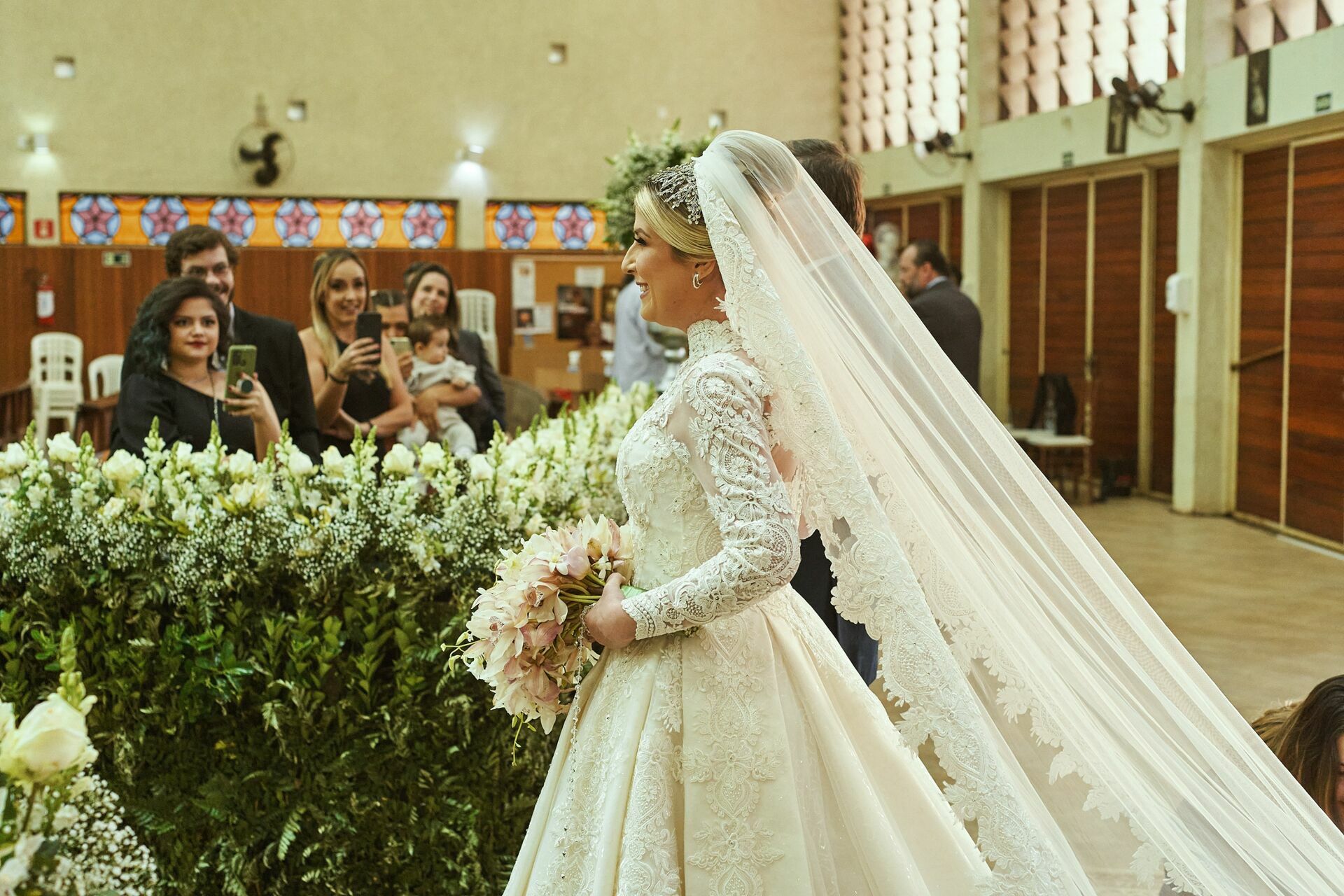 Foto Casamento espetacular Mariana e Marcos no Santuário NS de Fatima e Zion, Bauru - SP - Imagem 16