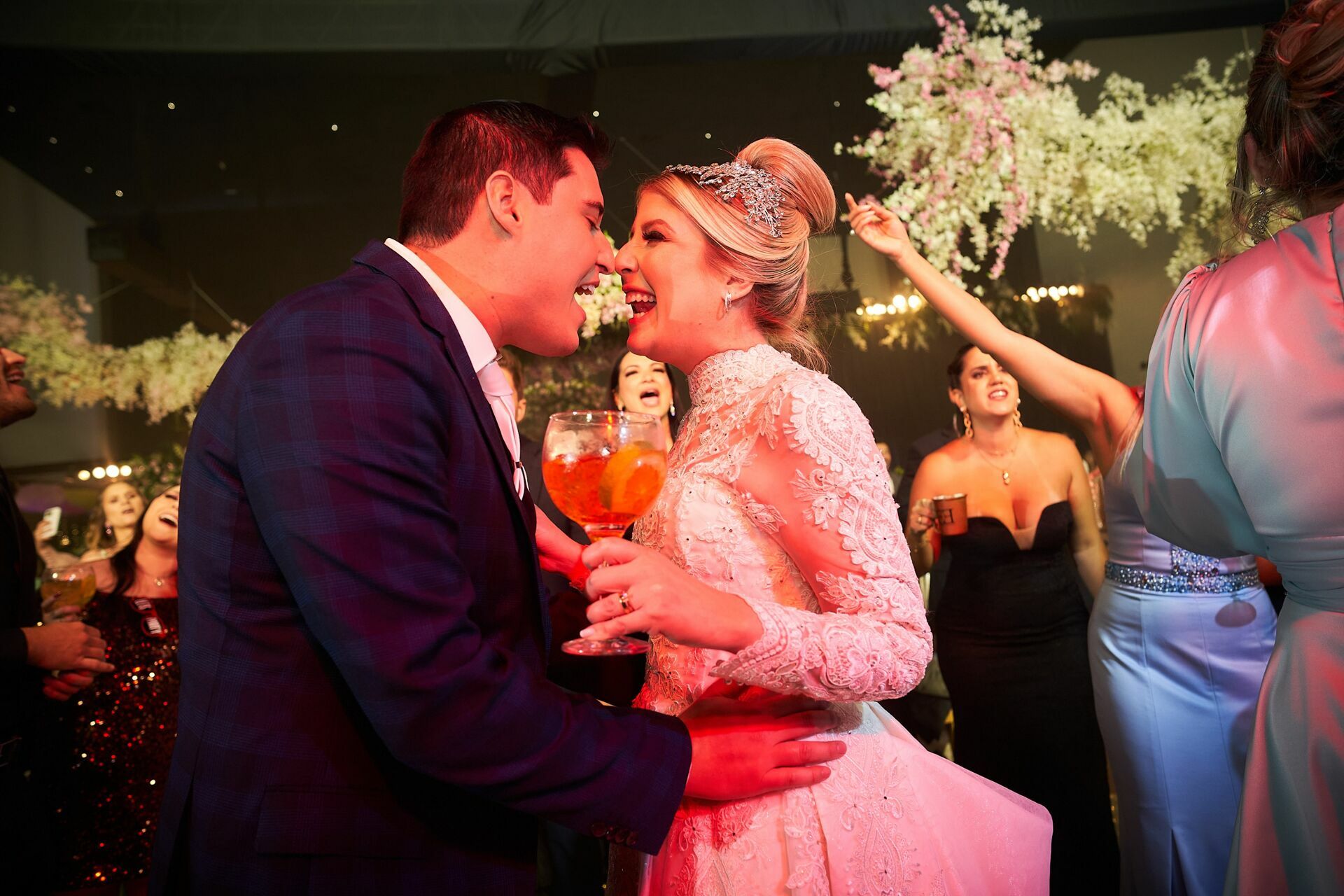 Foto Casamento espetacular Mariana e Marcos no Santuário NS de Fatima e Zion, Bauru - SP - Imagem 49