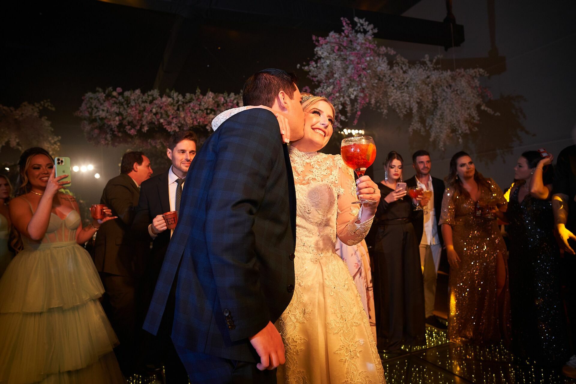 Foto Casamento espetacular Mariana e Marcos no Santuário NS de Fatima e Zion, Bauru - SP - Imagem 48