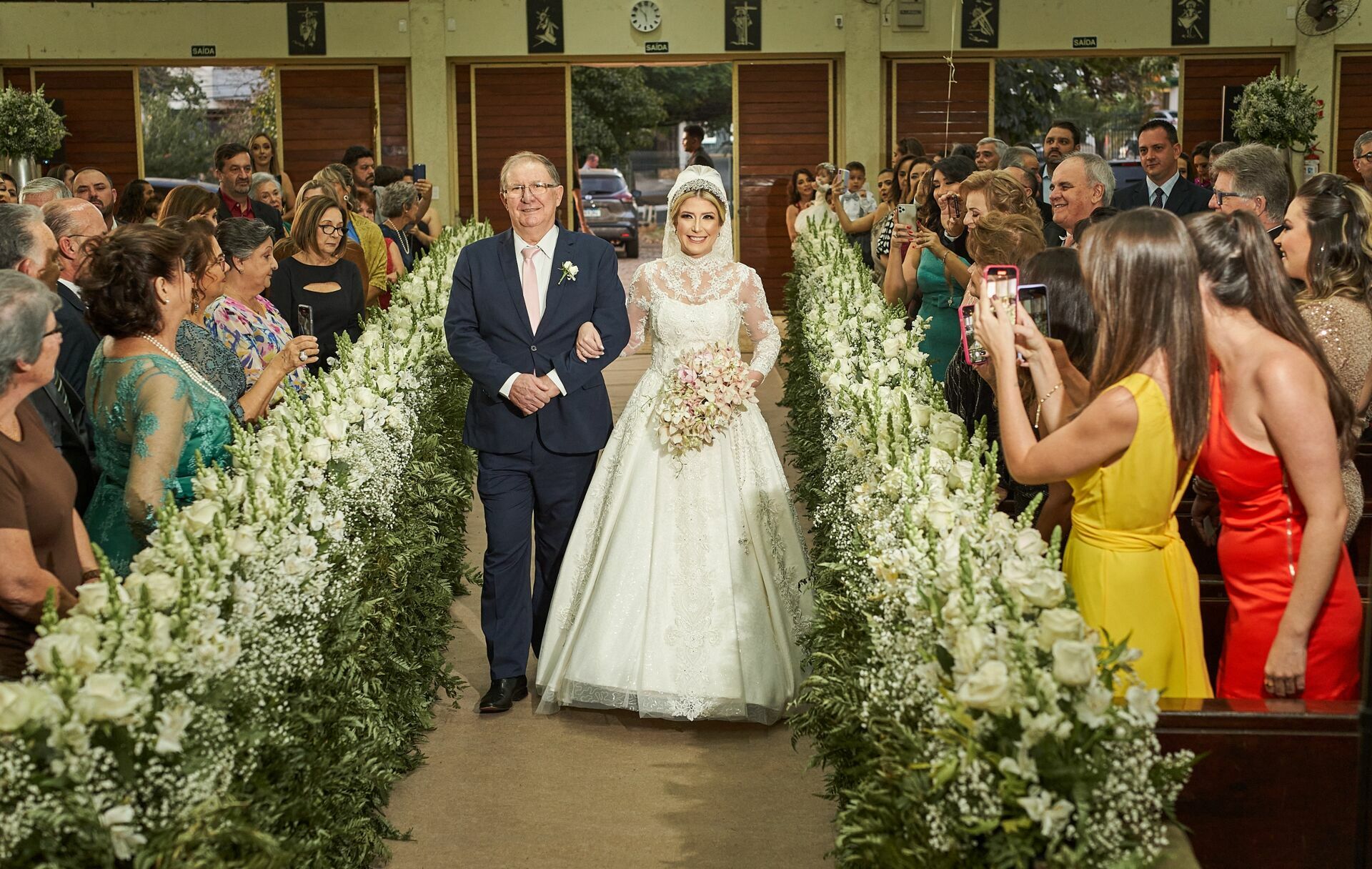 Foto Casamento espetacular Mariana e Marcos no Santuário NS de Fatima e Zion, Bauru - SP - Imagem 17