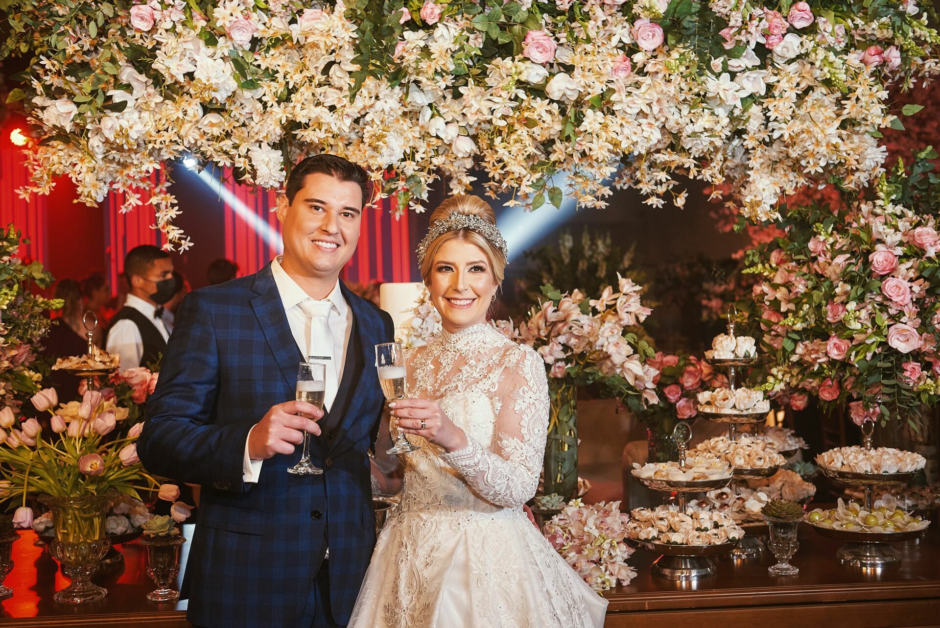 Foto Casamento espetacular Mariana e Marcos no Santuário NS de Fatima e Zion, Bauru - SP - Imagem 38