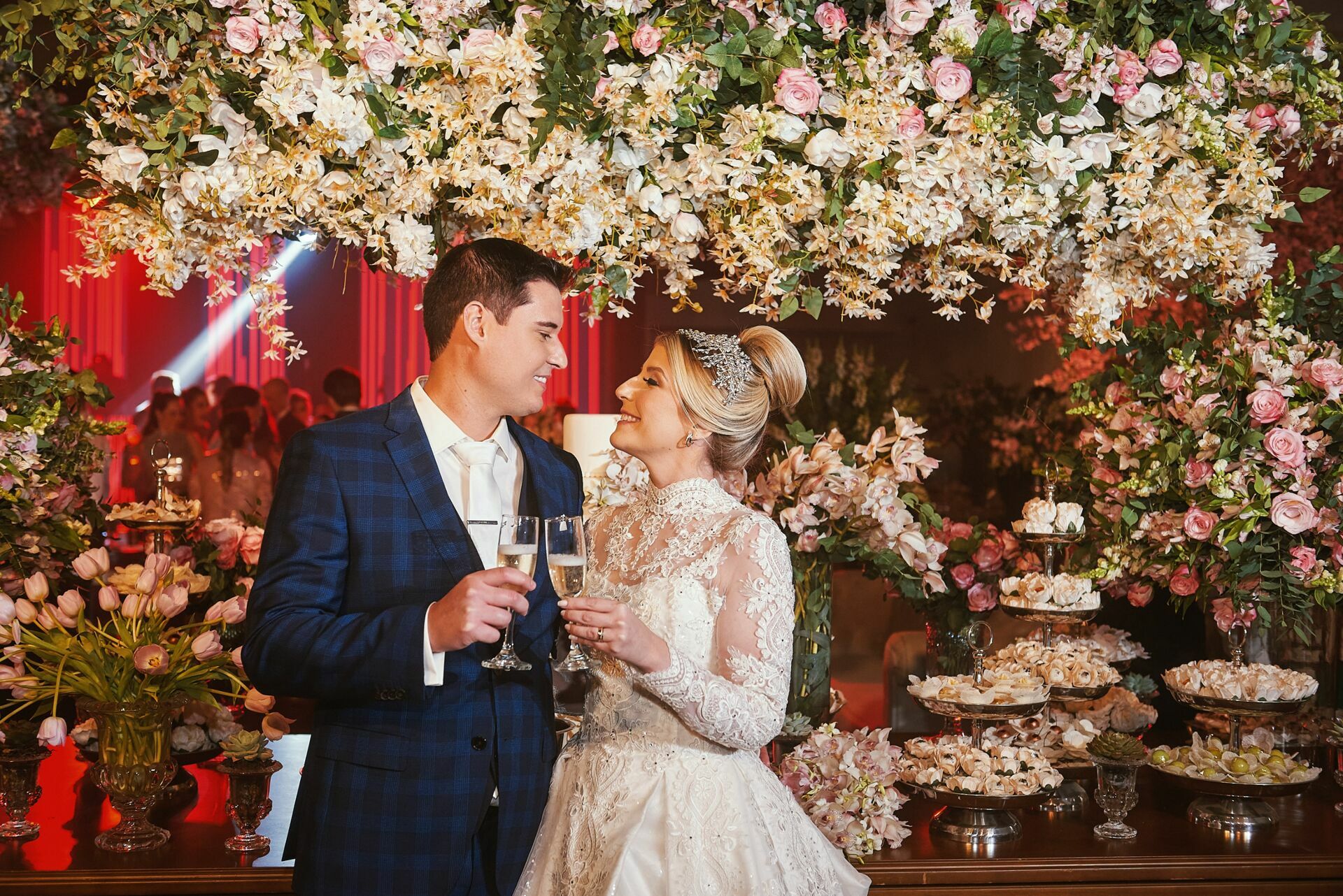Foto Casamento espetacular Mariana e Marcos no Santuário NS de Fatima e Zion, Bauru - SP - Imagem 40