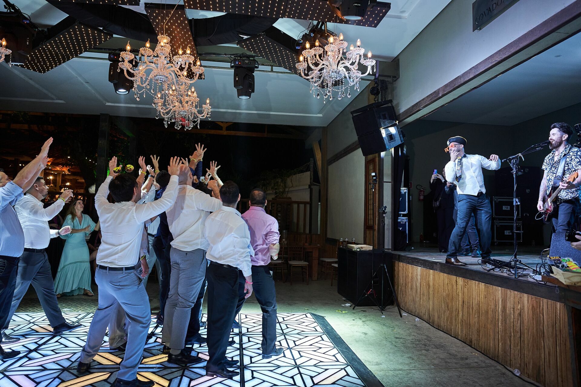 Foto Vanessa & Igor - Casamento lindo no Covadonga Bauru-SP - Imagem 191
