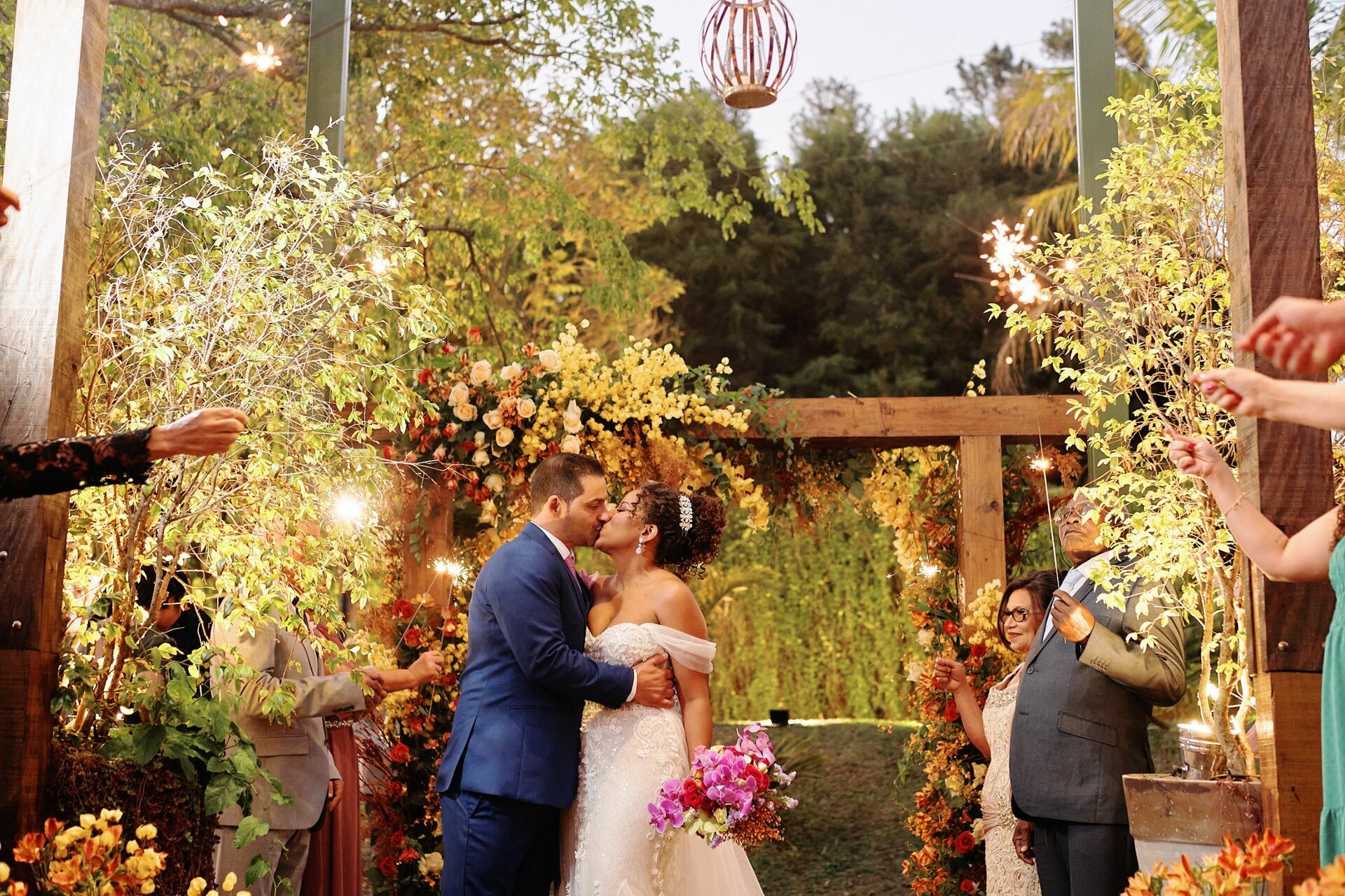 Foto Nagila e Hugo - Lindo casamento no campo - Imagem 94