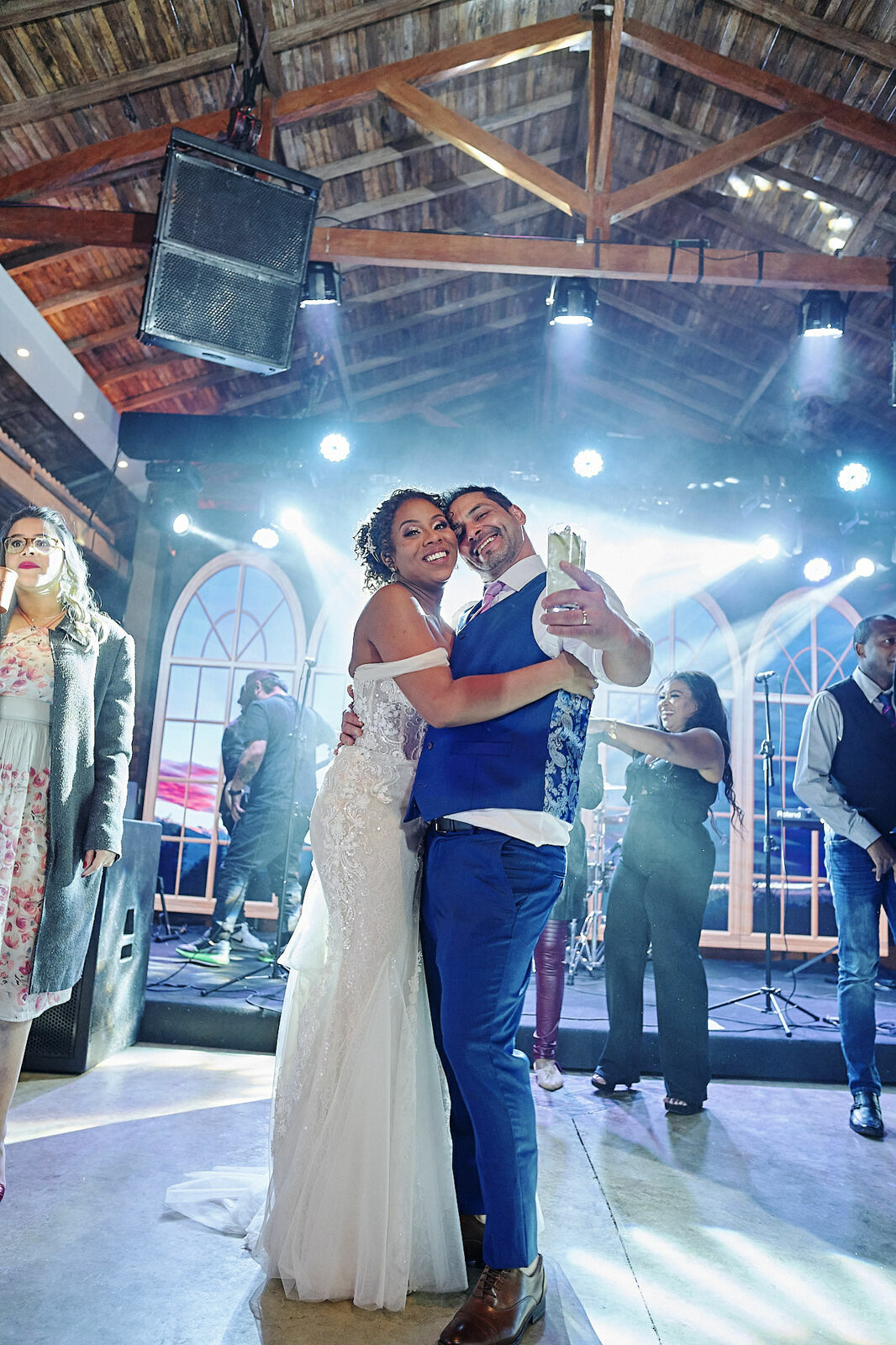 Foto Nagila e Hugo - Lindo casamento no campo - Imagem 157
